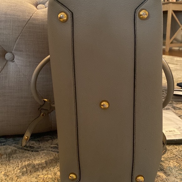 Gray purse 100 percent authentic lightly used - Picture 8 of 8